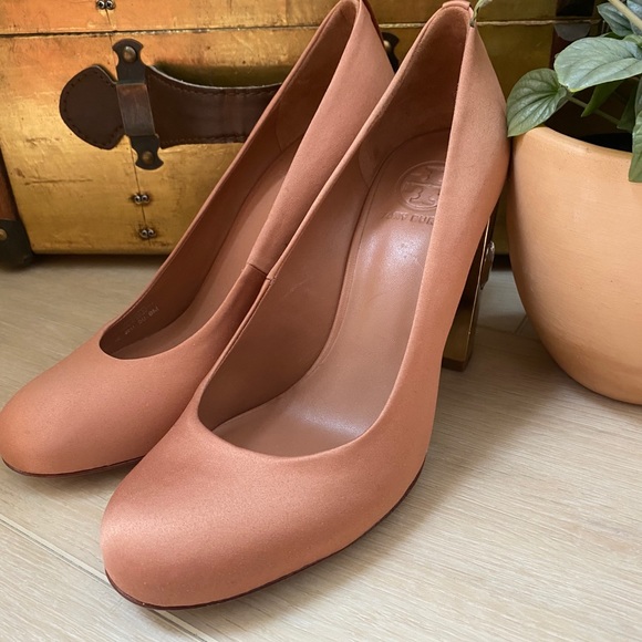 Tory Burch Ciara rosebud jeweled heel shoes 9 - Picture 6 of 11